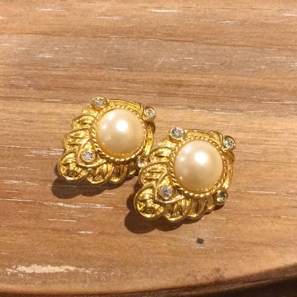 KJL for Avon Kenneth Jay Lane Gold Faux Pearl clip on Earrings with Rhinestones